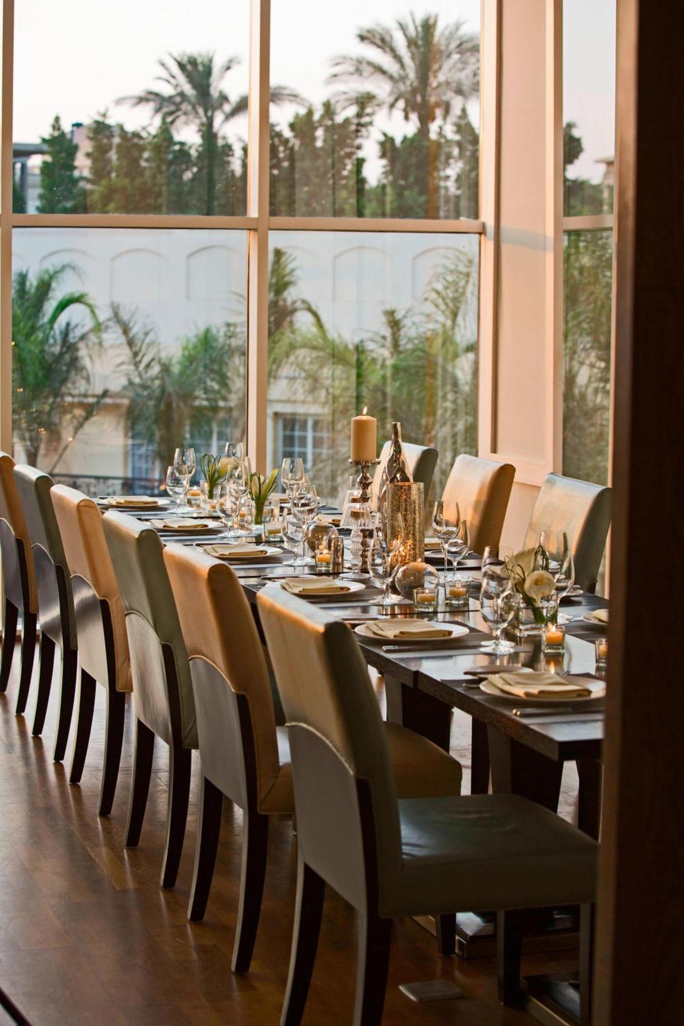 Renaissance Cairo Mirage City Hotel Exterior foto The private dining room at the restaurant