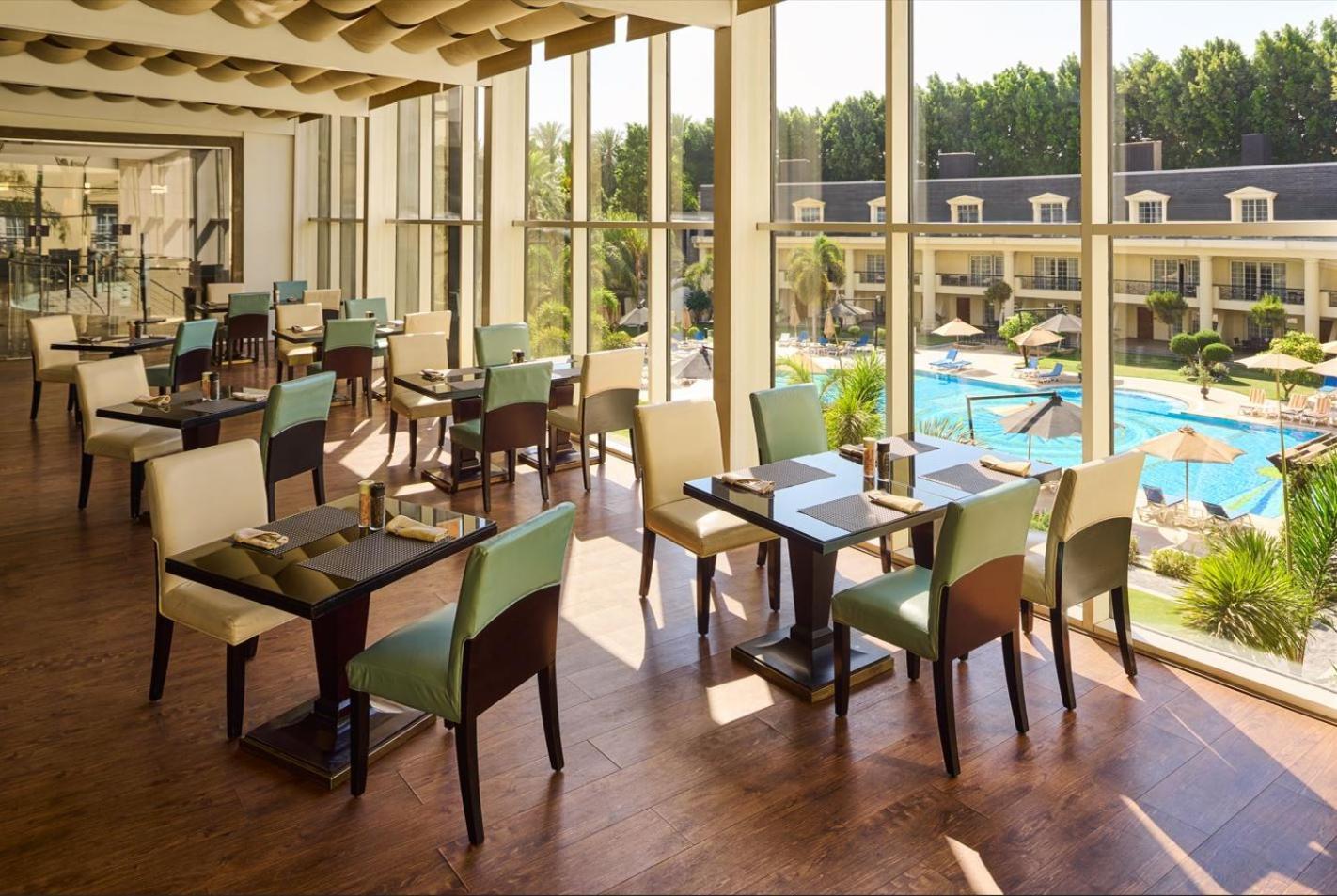 Renaissance Cairo Mirage City Hotel Exterior foto The restaurant