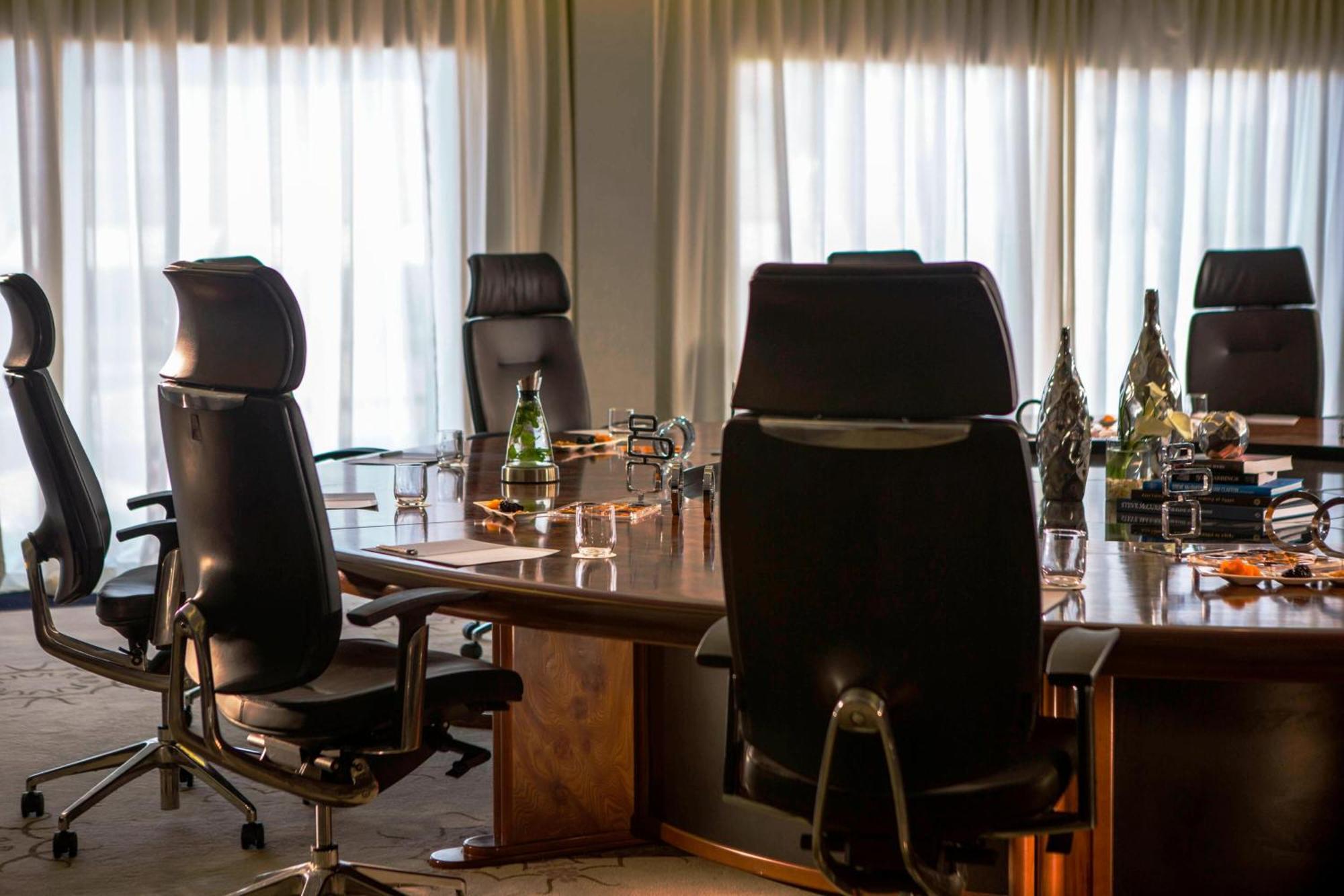 Renaissance Cairo Mirage City Hotel Exterior foto The boardroom of the Airbus A380